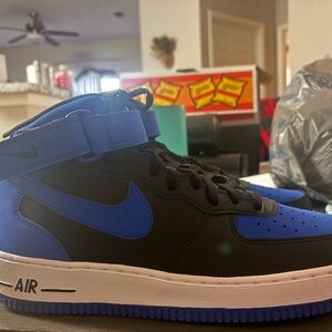 Nike High-Top Sneakers in Black and Blue